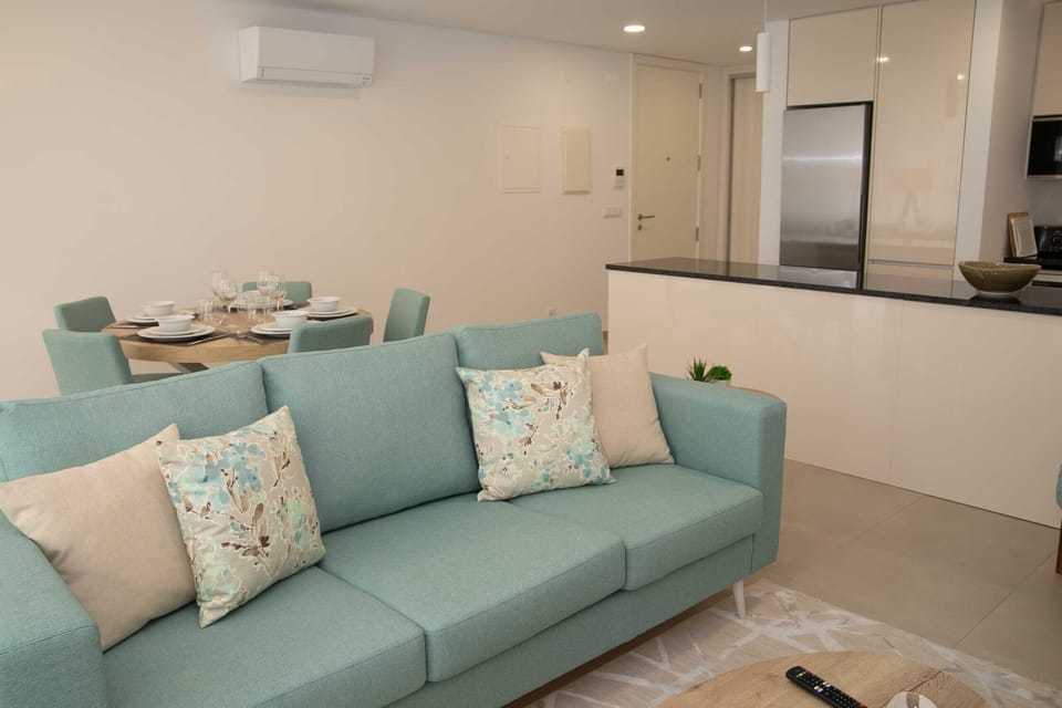 Welcome to Nina da Nazaré! T2 apartment in the historic center, 2 min from the beach and 3-4 min from the Municipal Market. Comfort, location, and convenience!