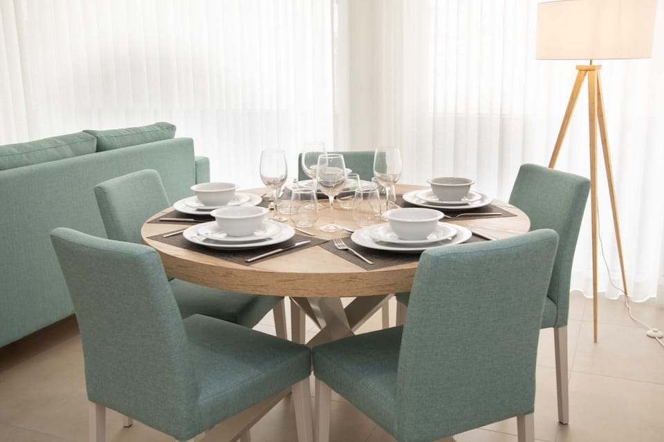 Welcome to Nina da Nazaré! T2 apartment in the historic center, 2 min from the beach and 3-4 min from the Municipal Market. Comfort, location, and convenience!
