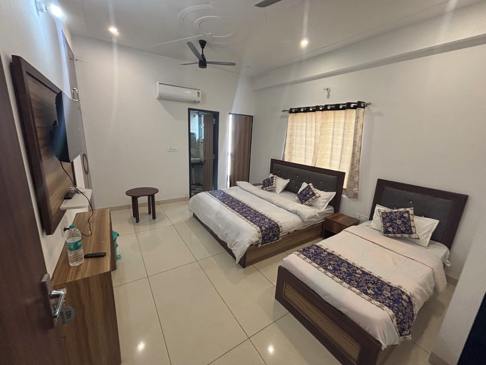 Deluxe Triple Room, City View | WiFi (free), bed sheets