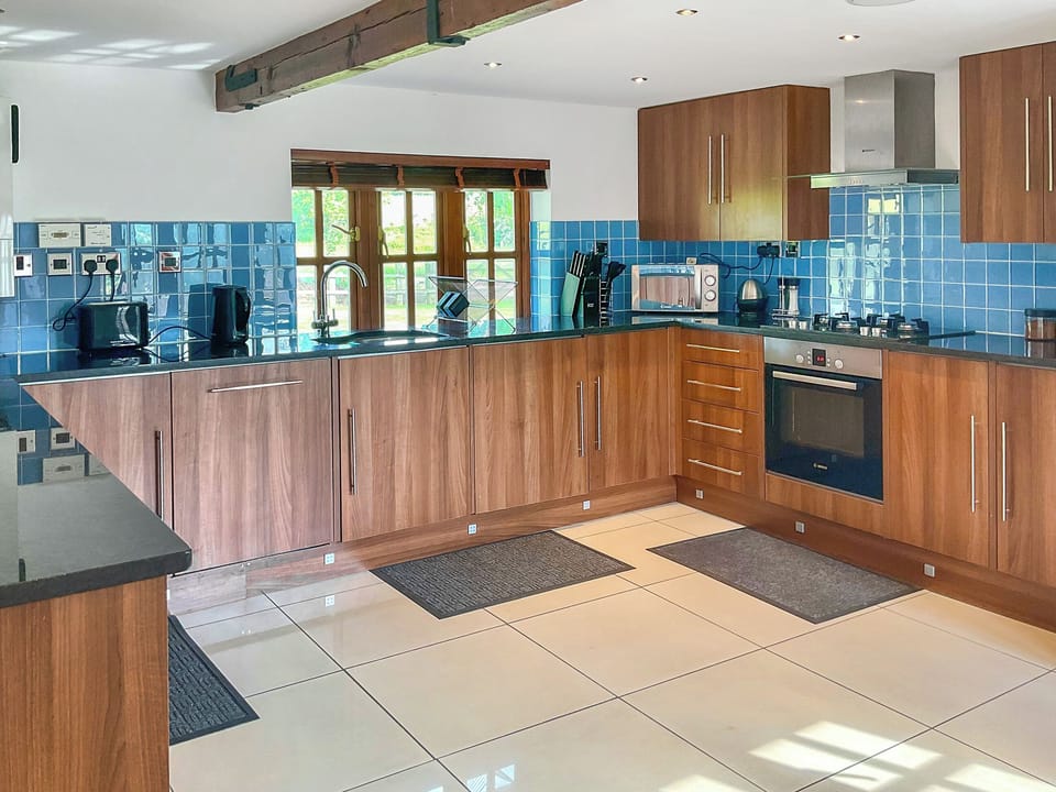 Kitchen | Rowdecroft Farm Cottage, Rowde