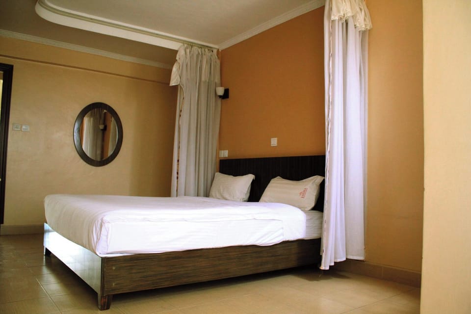 Deluxe Single Room, Balcony, Garden View | Free WiFi, bed sheets