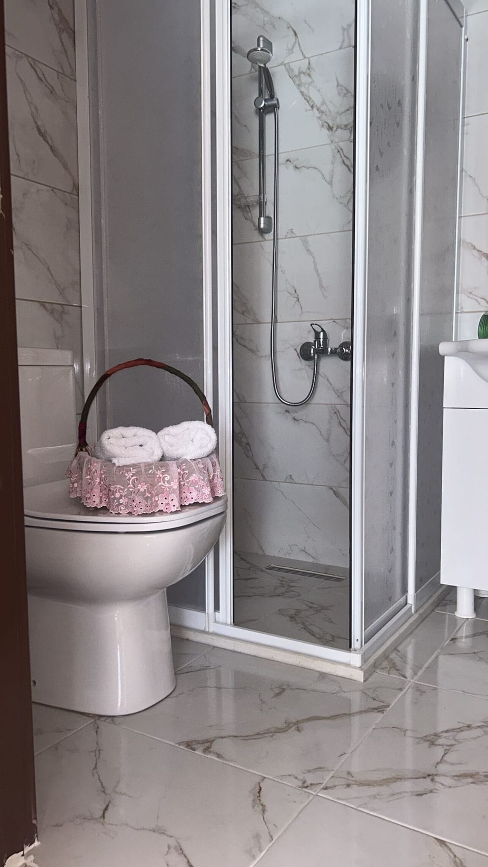 Classic Room, City View | Bathroom | Shower, hair dryer, towels, soap