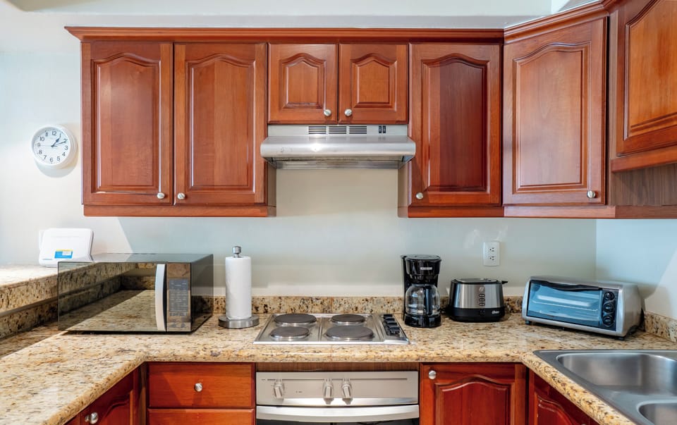 Comfort Apartment, Balcony, Garden View | Private kitchen | Coffee/tea maker