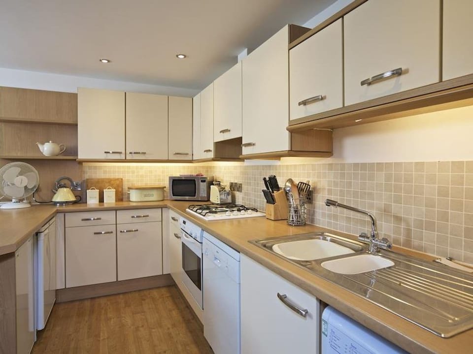Fridge, microwave, dishwasher, cookware/dishes/utensils