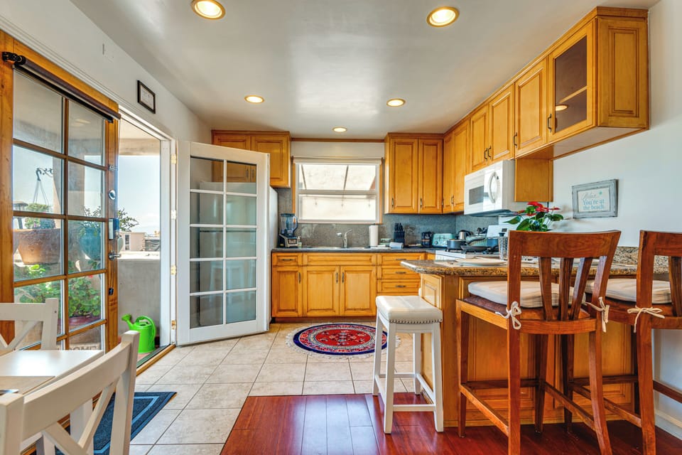 Kitchen | Drip Coffee Maker | Blender | Toaster | Cooking Utensils