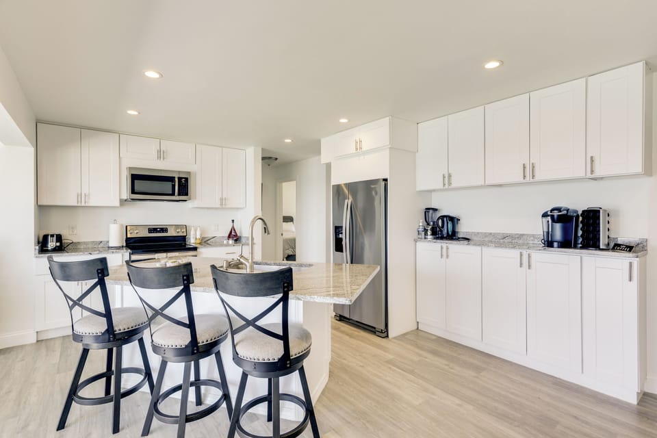 Kitchen | Blender | Toaster | 1st Floor