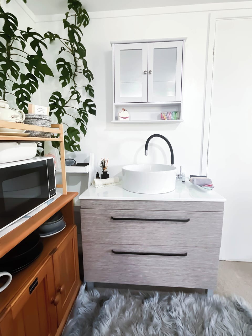Wash Basin with Complimentary Toiletries