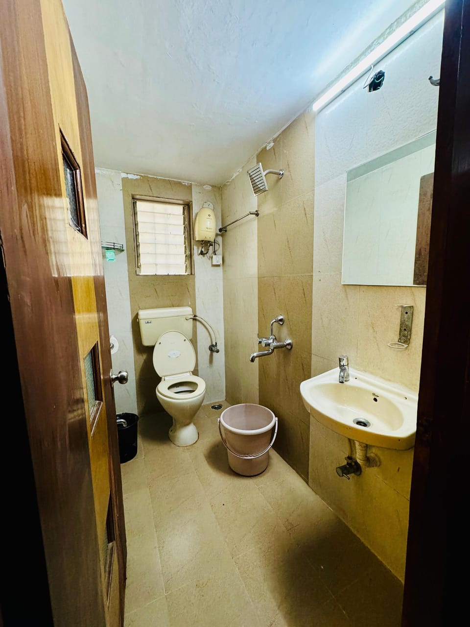 Deluxe Double Room, City View | Bathroom | Shower, free toiletries, towels, soap