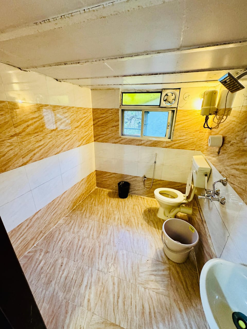 Deluxe Double Room, City View | Bathroom | Shower, free toiletries, towels, soap