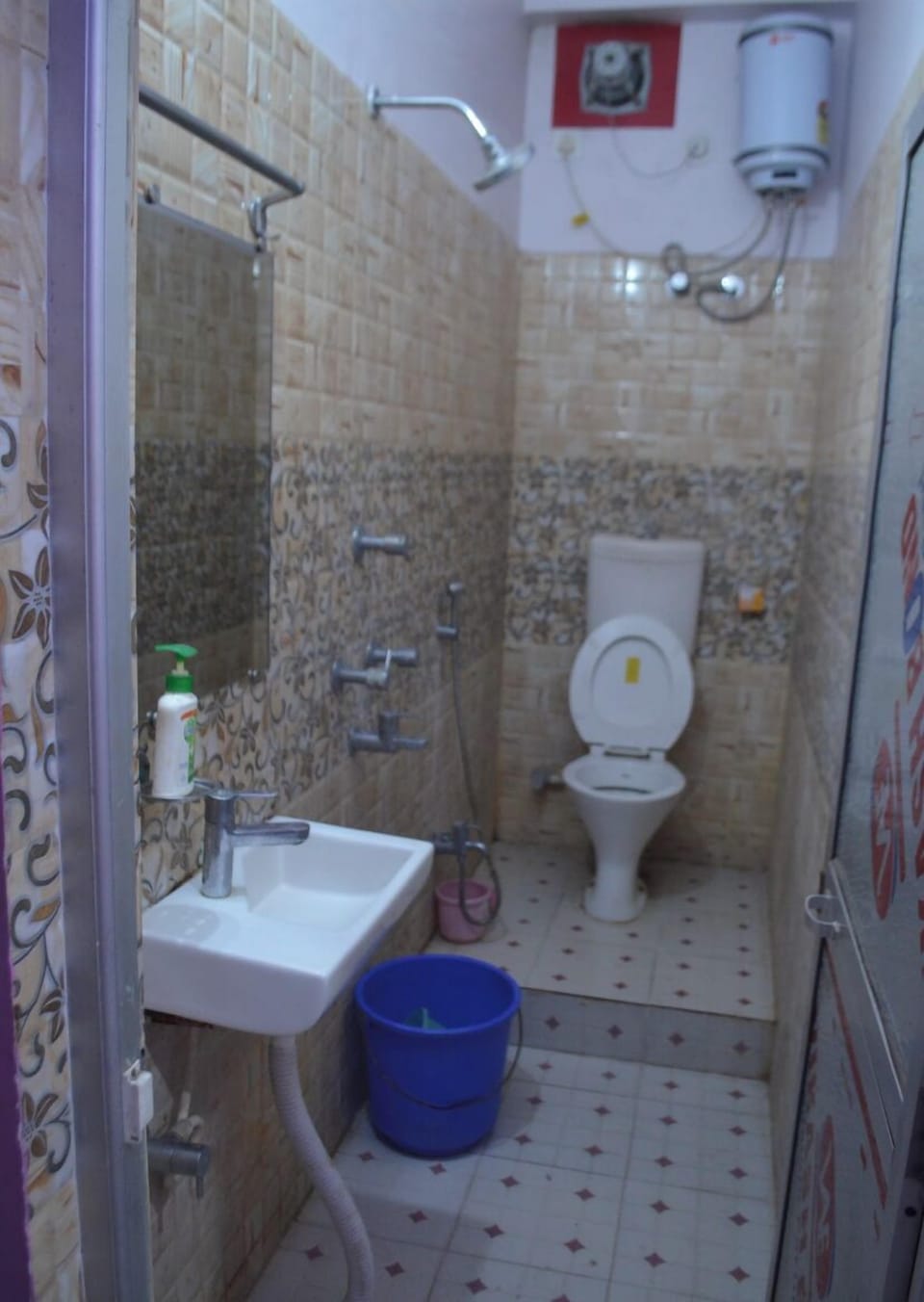 Standard Double Room Single Use, City View | Bathroom | Slippers