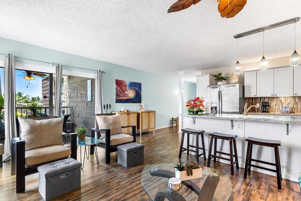 Condo, 1 Queen Bed with Sofa bed (Alii Villas#303 Fully Remodeled Top F) | Interior