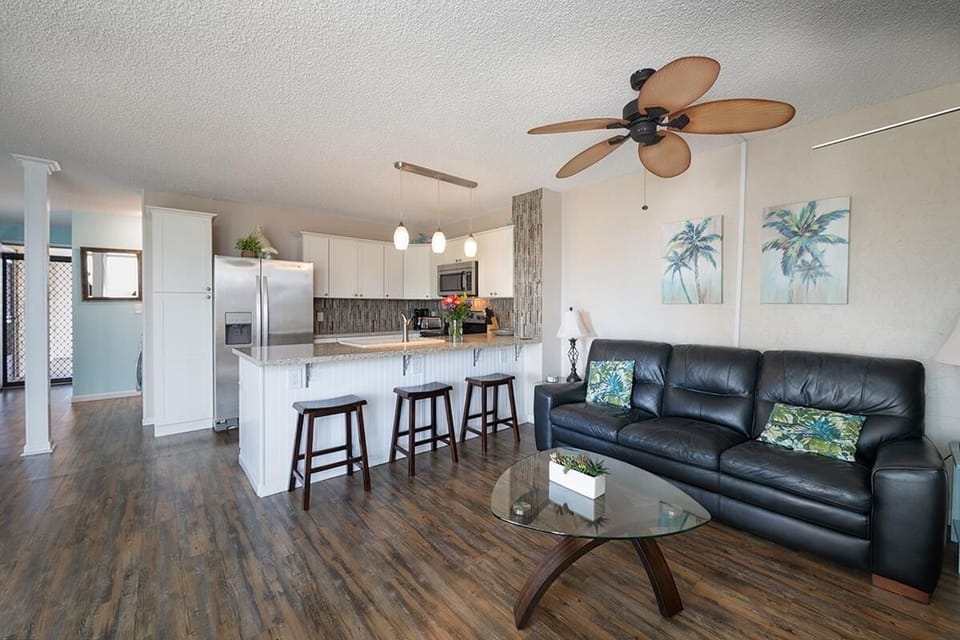 Condo, 1 Queen Bed with Sofa bed (Alii Villas#303 Fully Remodeled Top F) | Living area