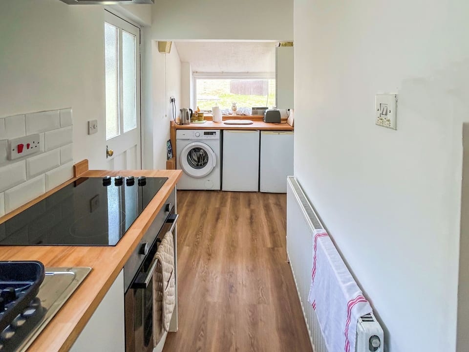 Kitchen | Glenmore Gardens, Weymouth