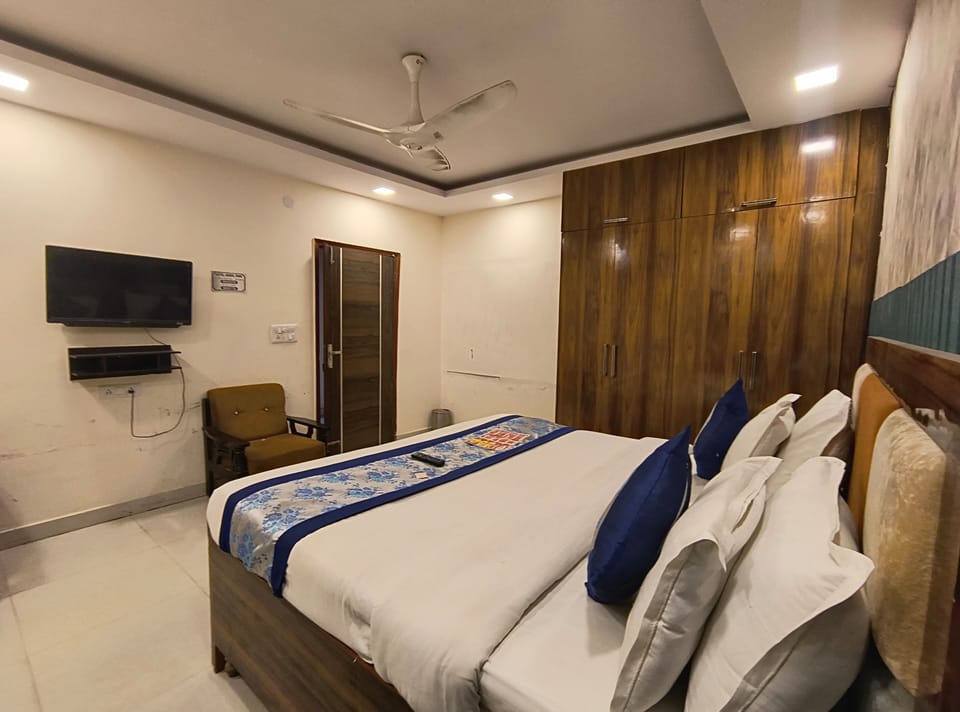 Deluxe Double Room | Premium bedding, in-room safe, free WiFi, bed sheets