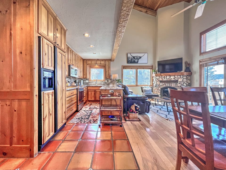 Crested Butte Vacation Rental, Skyview #4 - Crested Butte Vacation Rental, Skyview #4