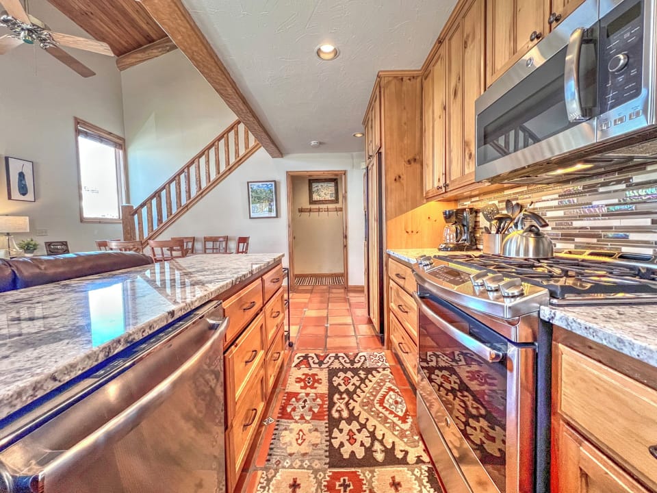 Crested Butte Vacation Rental, Skyview #4 - Crested Butte Vacation Rental, Skyview #4