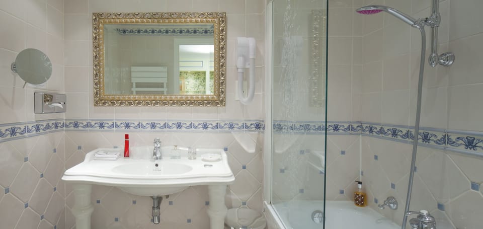 Deluxe Suite, 1 Queen Bed, Terrace | Bathroom | Combined shower/tub, free toiletries, hair dryer, towels
