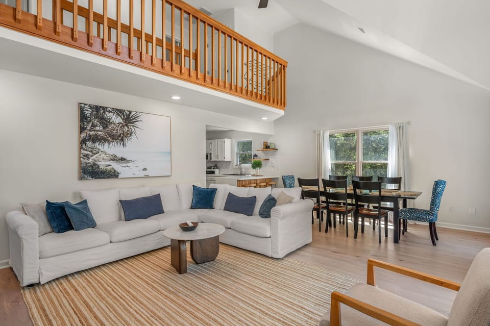 NH515: Club Paradise | ML Living Room - Deck Access