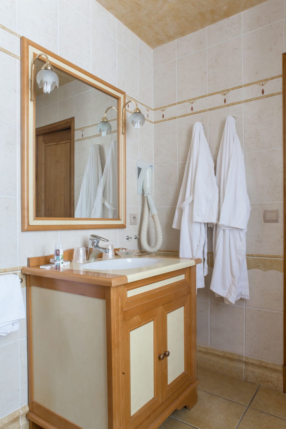 Suite (Tulipe) | Bathroom sink