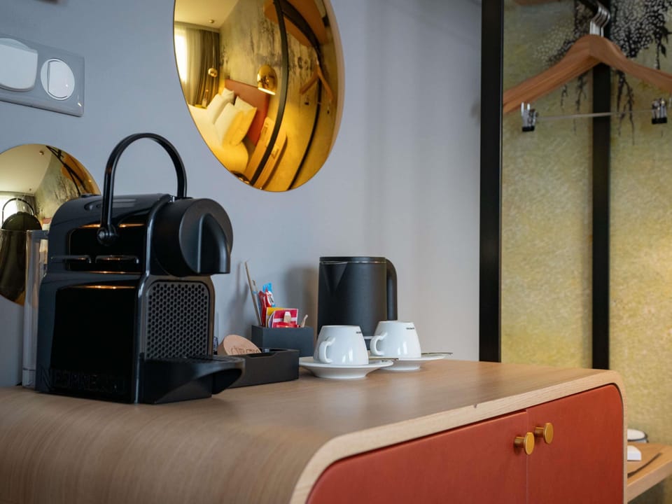 Privilege, Room, 1 Double Bed | Minibar, in-room safe, laptop workspace, blackout drapes