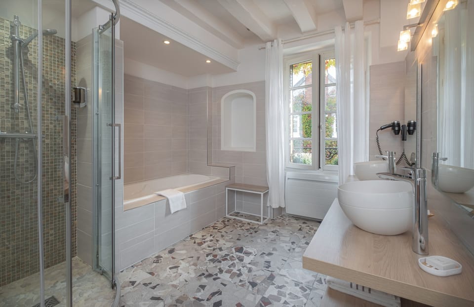 Prestige Room | Premium bedding, pillowtop beds, in-room safe, desk