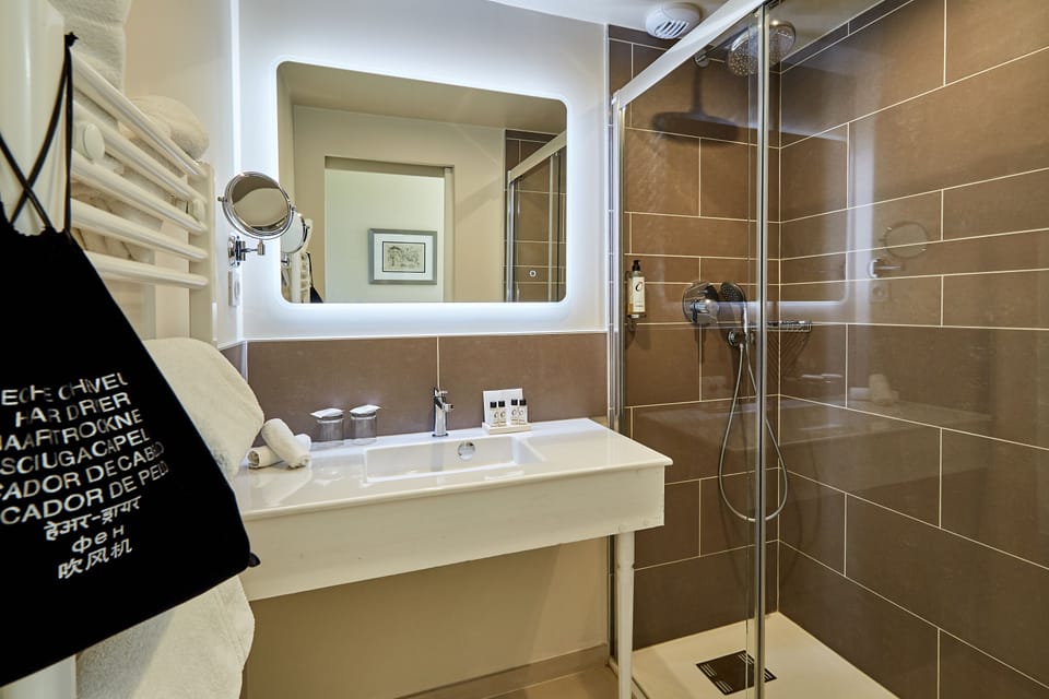 Shower, free toiletries, hair dryer, towels