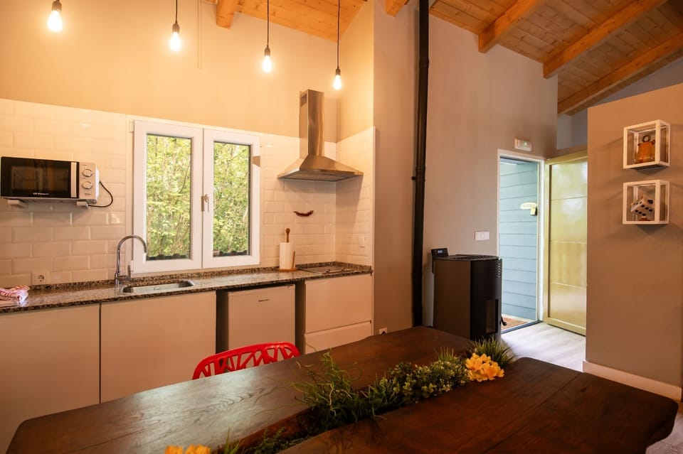 Facade/entrance,Kitchen or kitchenette