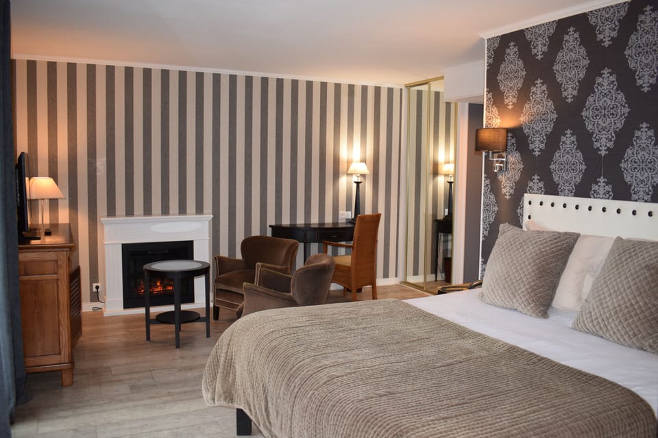 Deluxe Room | Premium bedding, in-room safe, blackout drapes, iron/ironing board