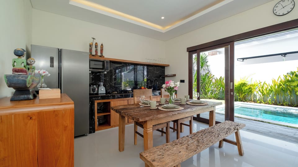 Villa, 2 Bedrooms, Pool View | Dining room