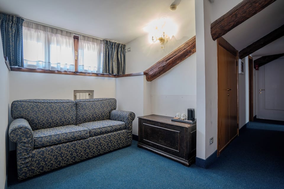 Premium bedding, in-room safe, individually decorated, blackout drapes