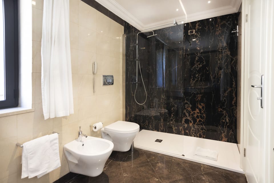 Double or Twin Room | Room amenity