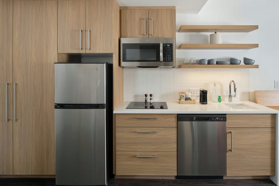 Coffee/tea maker, dining tables