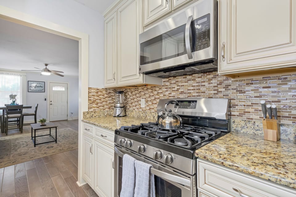 House, Patio | Private kitchen | Electric kettle