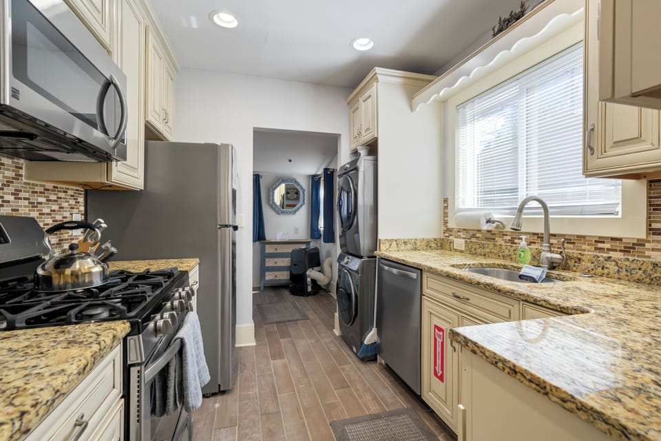 House, Patio | Private kitchen | Electric kettle