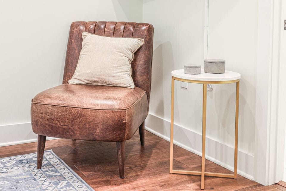 Reading Nook: Relax in style with this chic leather chair and modern side table!