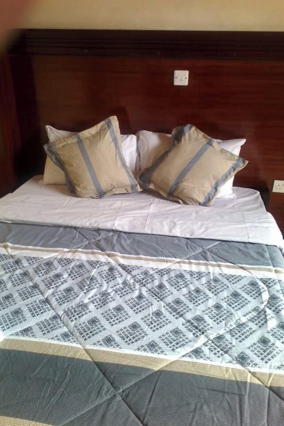 Free WiFi, bed sheets