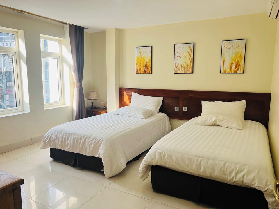 Hypo-allergenic bedding, minibar, desk, laptop workspace