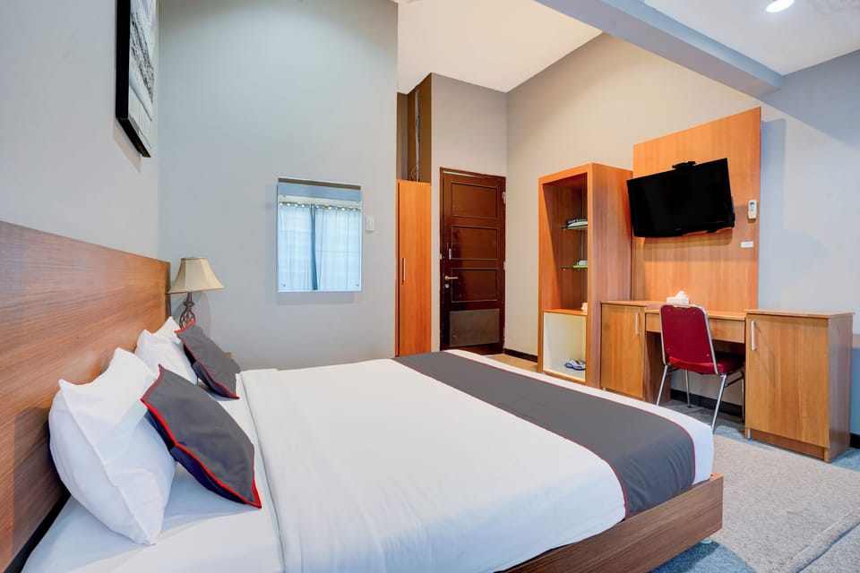 Standard Suite, 1 Double Bed | Desk, free WiFi, bed sheets