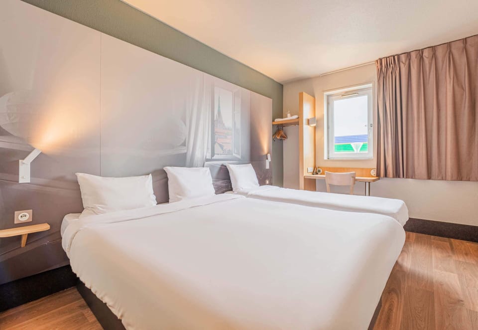 Triple Room, Non Smoking | Premium bedding, desk, soundproofing, WiFi (free)