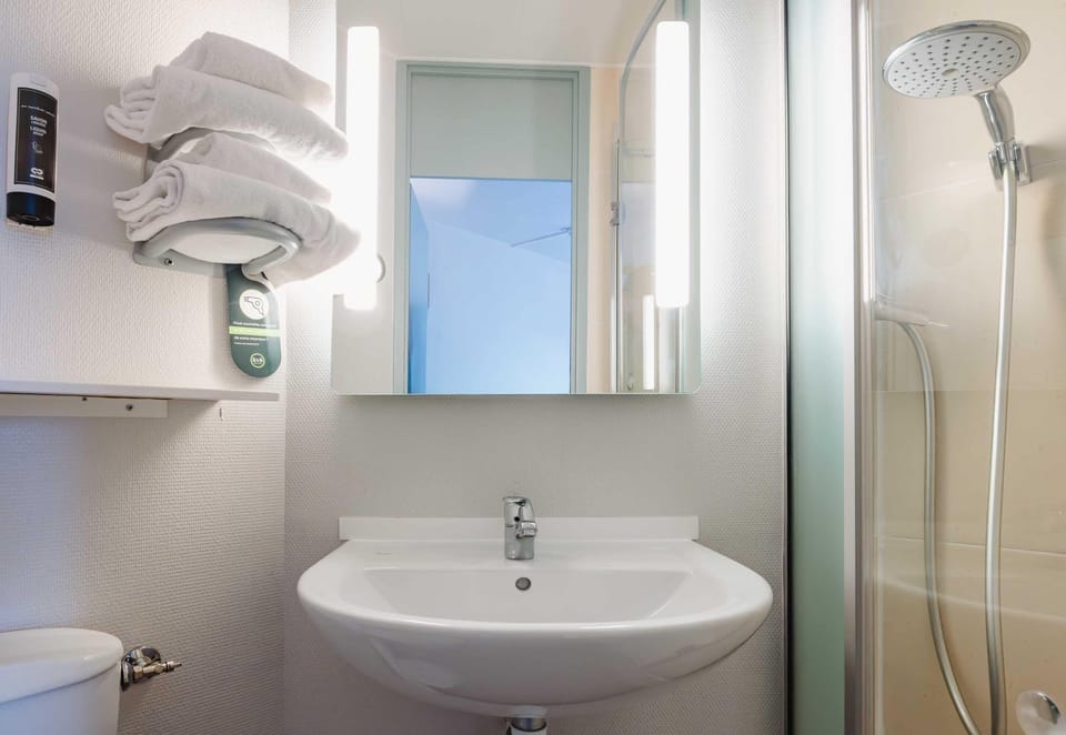 Shower, free toiletries, hair dryer (on request), towels