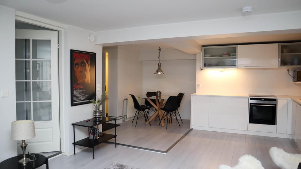 Deluxe Penthouse, Balcony, Courtyard View | 1 bedroom, iron/ironing board, free WiFi
