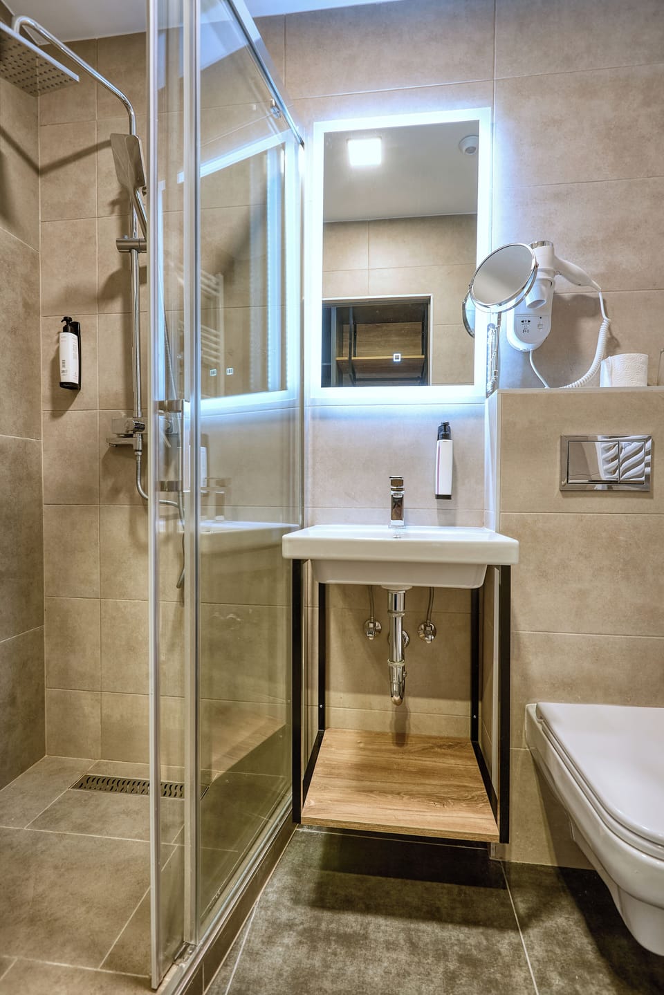 Standard Double Room, City View | Bathroom | Shower, hydromassage showerhead, hair dryer, towels