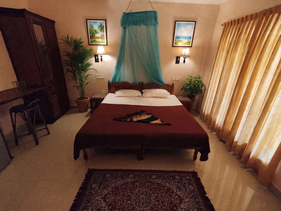 Desk, free WiFi, bed sheets