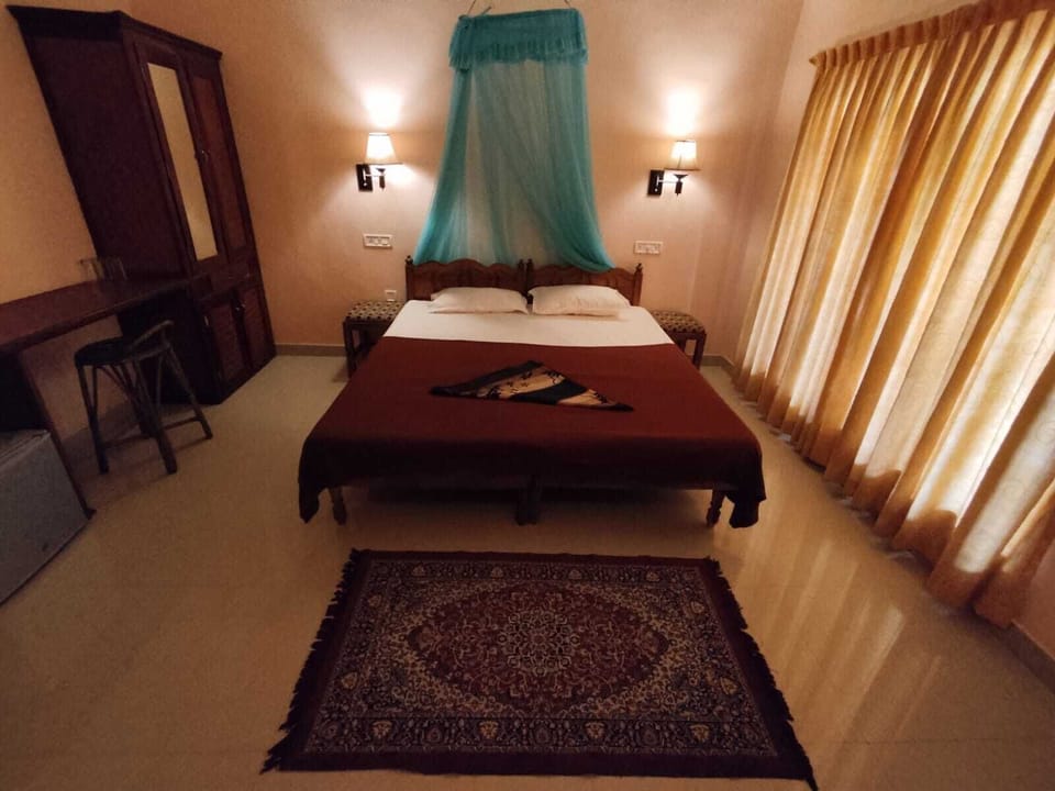 Deluxe Double Room, Balcony, Garden View | Desk, free WiFi, bed sheets
