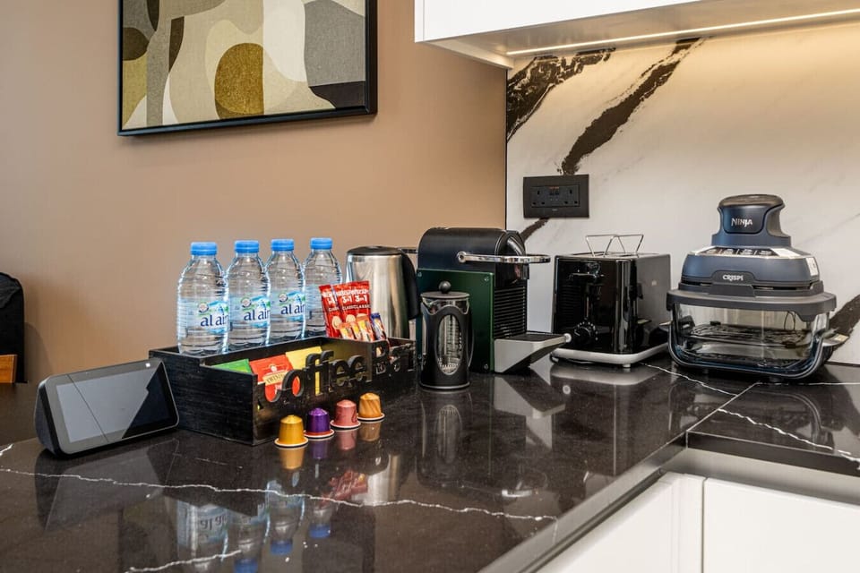 Your morning just got better with this premium Nespresso coffee machine. Freshly brewed coffee, along other coffee and tea options, made just the way you like it, awaits!
