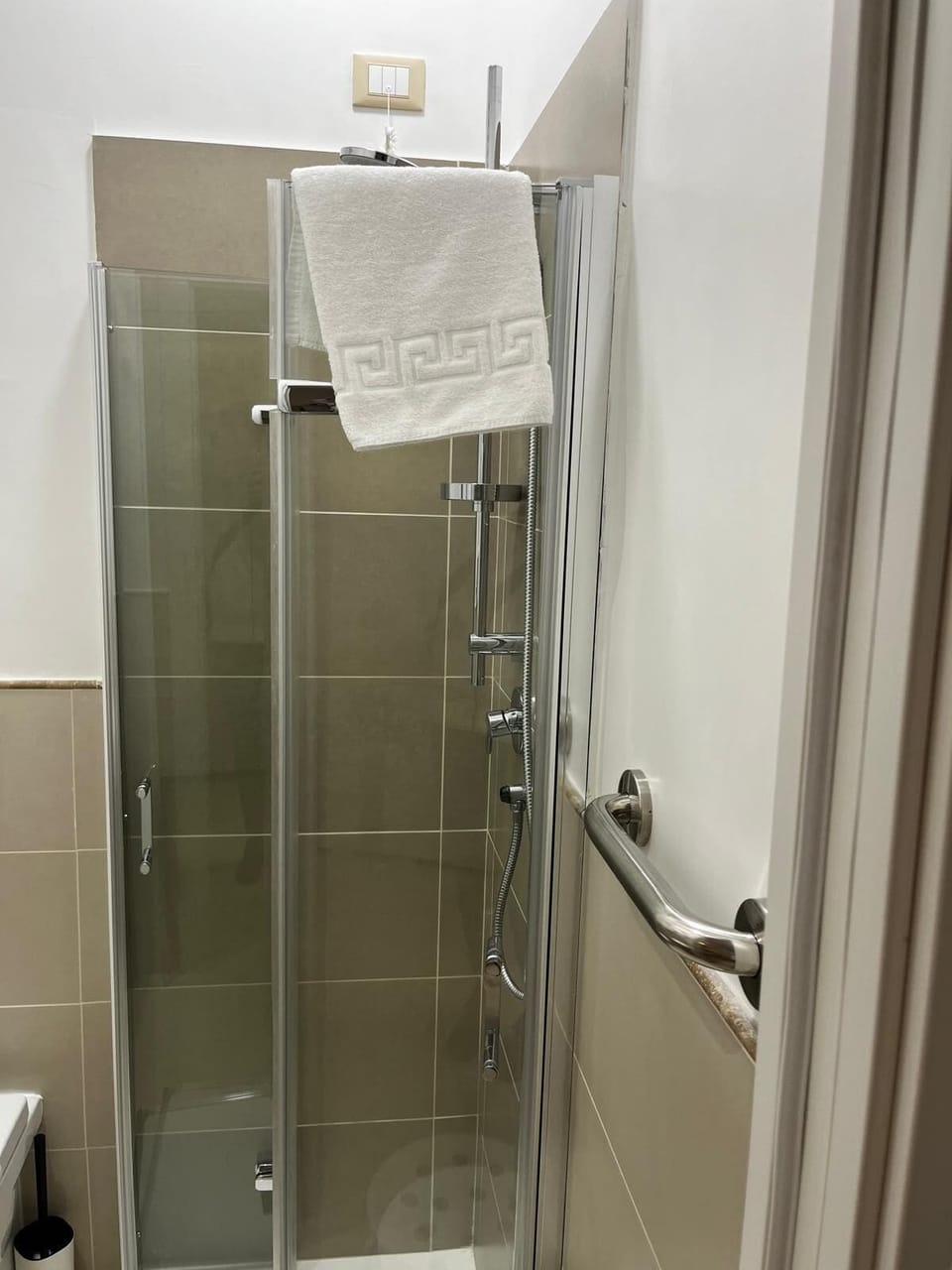 Comfort Double Room | Bathroom | Free toiletries, hair dryer, towels, soap