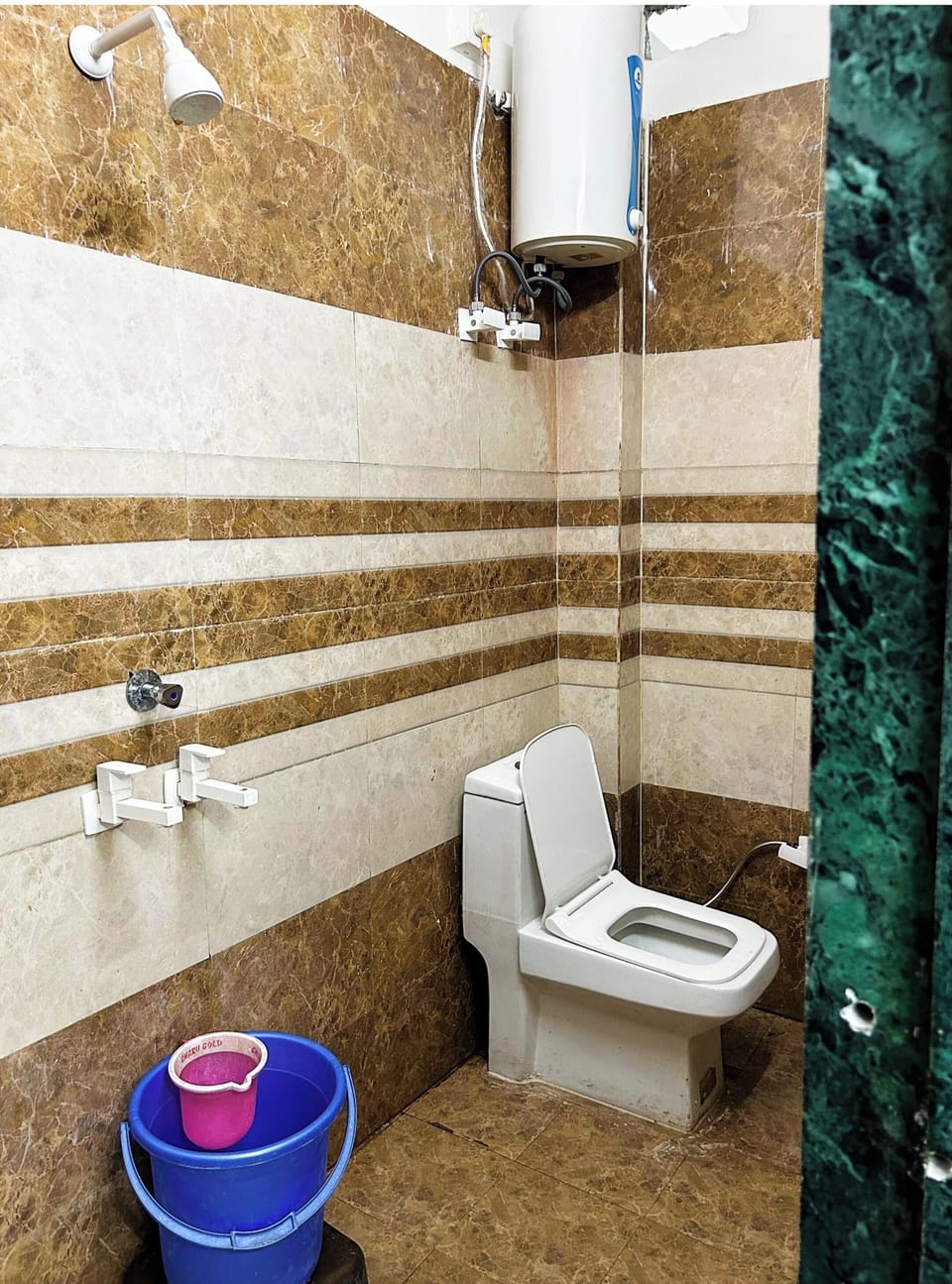 Deluxe Double Room, City View | Bathroom | Shower, rainfall showerhead, slippers