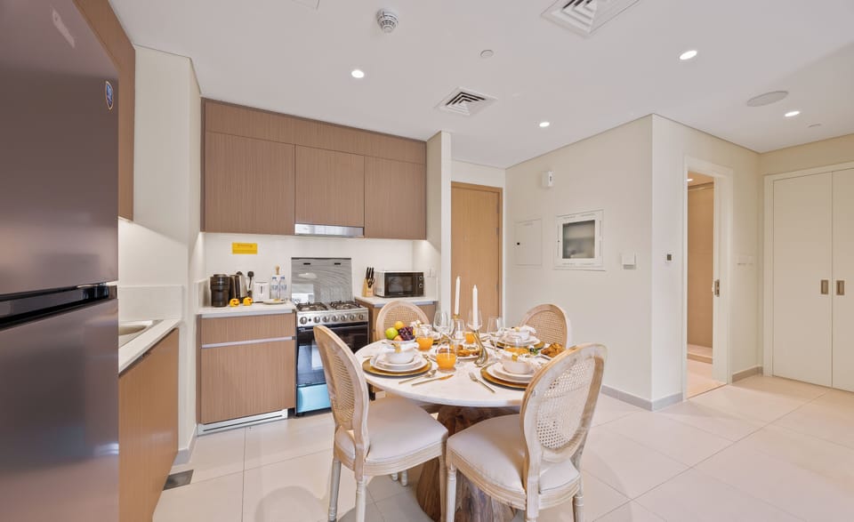Classic Apartment, Balcony, Pool View | Dining room
