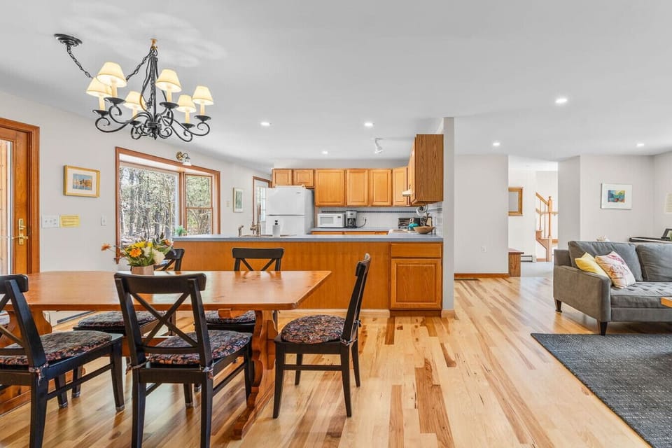 Dining table with seating for six for you to enjoy quality time, games, or a meal at home.