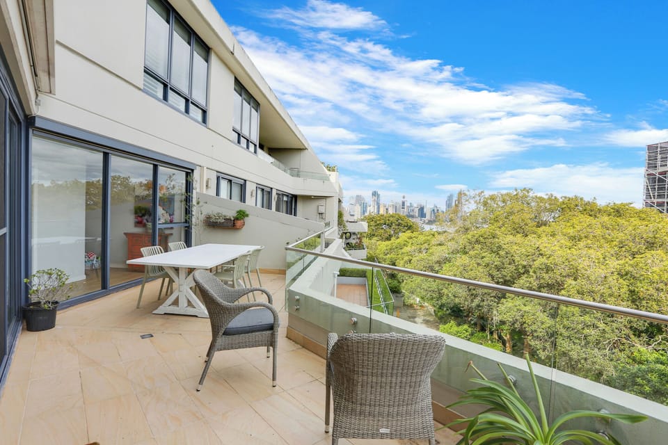 Balcony with views of the CBD